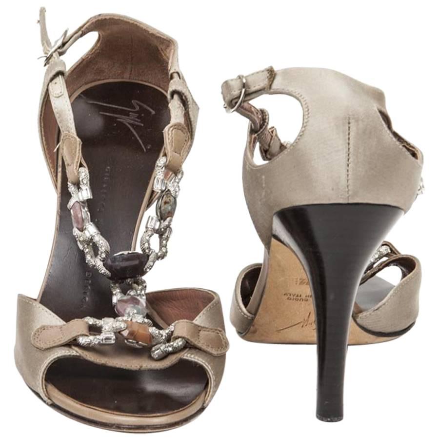 Giuseppe Zanotti Sandals Size 37.5FR  in Beige Silk Satin For Sale