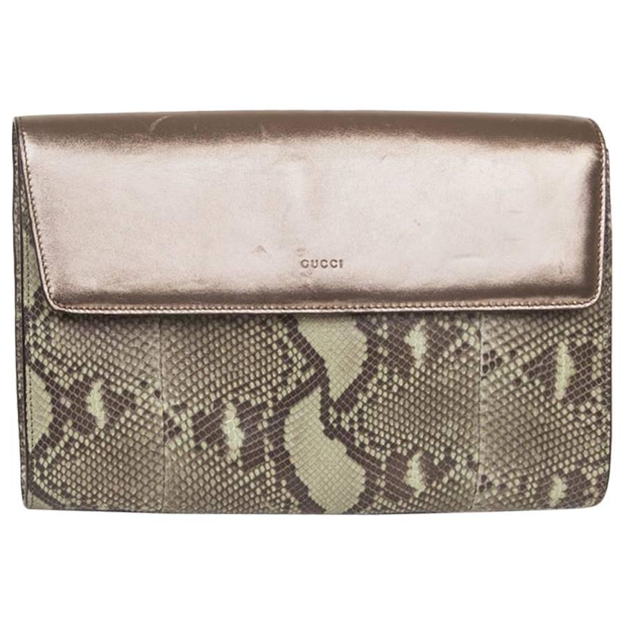 GUCCI - Pochette en python de couleur bronze vert en vente