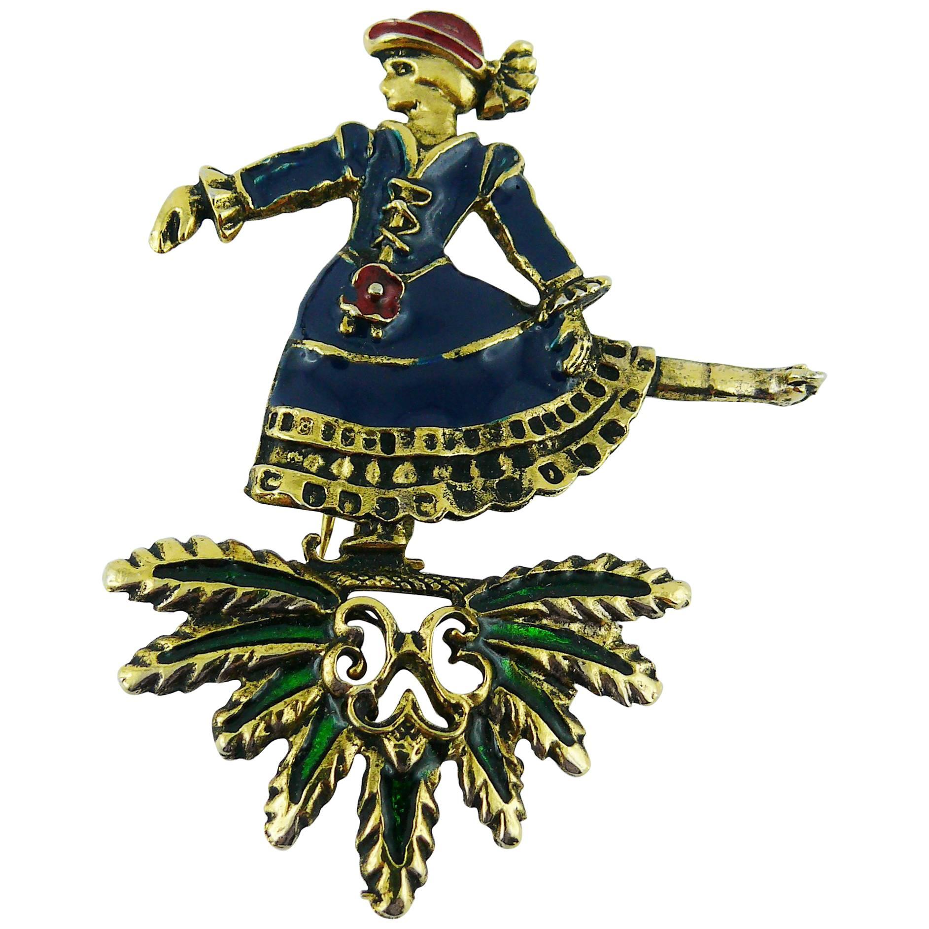 Hermes Parfums Vintage Caleche Charm Brooch For Sale at 1stDibs