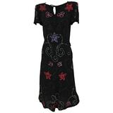 Robe fourreau en crêpe noir avec paillettes multicolores, années 1940