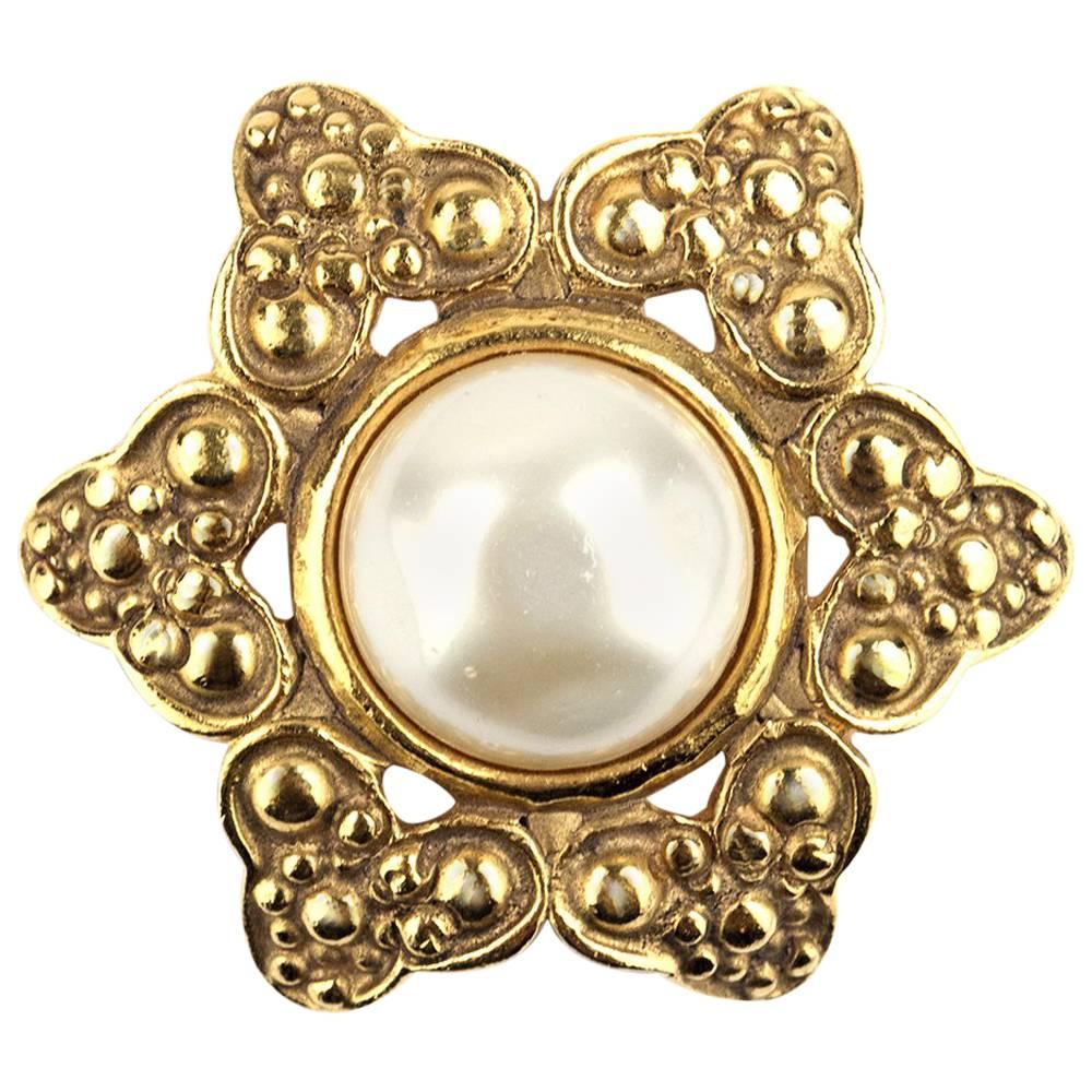 90s Chanel Mabe Pearl Brooch For Sale