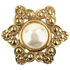 Vintage 90s Chanel Mabe Pearl Brooch