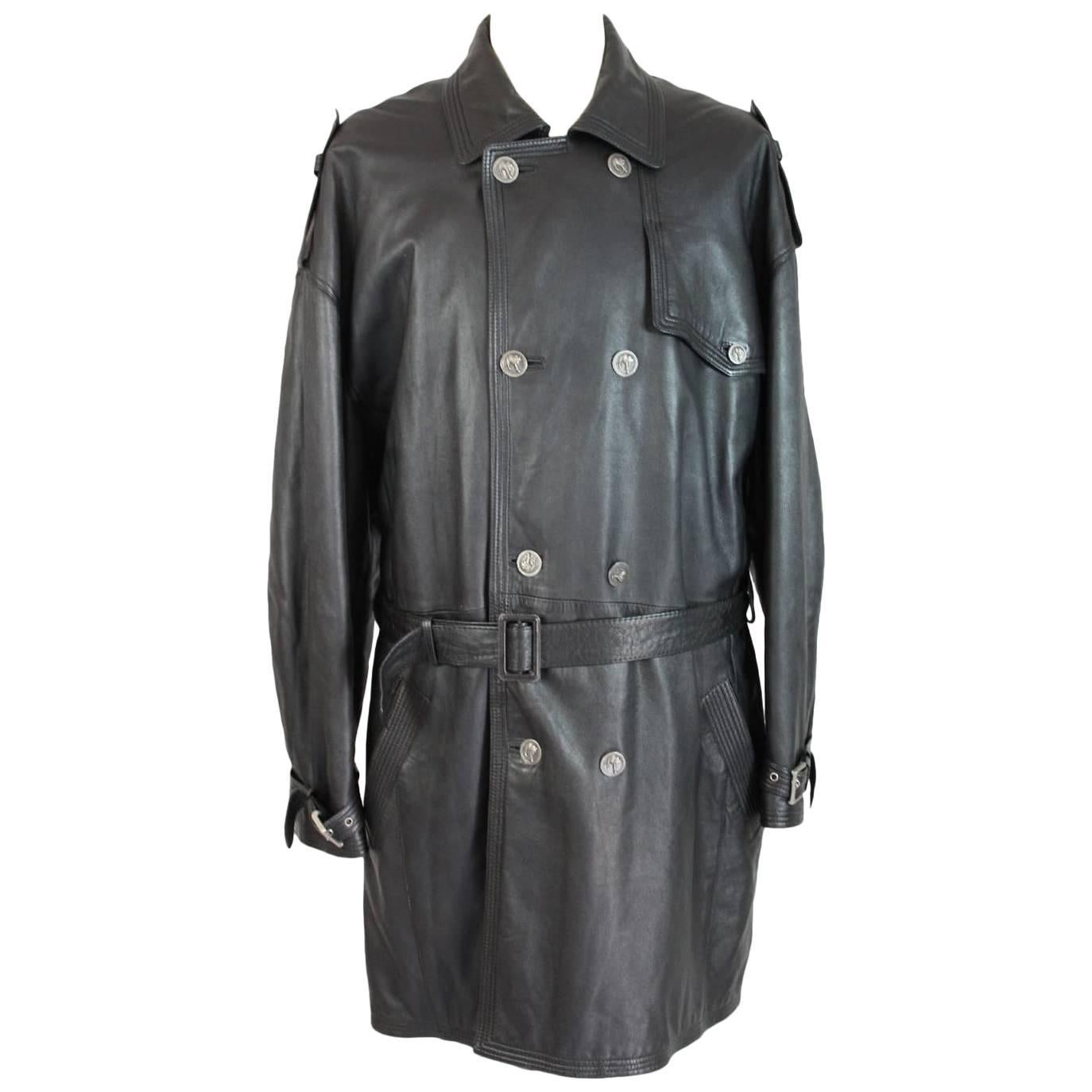 Versus Gianni Versace black leather motorcycle raincoat trench coat size 38/52 For Sale