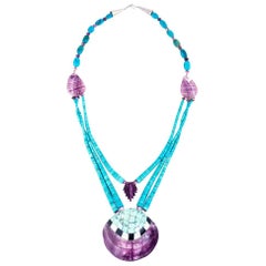 Contemporary Santo Domingo Turquoise Clam Shell Pendant Necklace