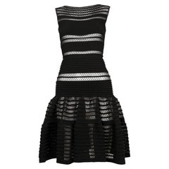 2008 AZZEDINE ALAIA robe RUNWAY en dentelle noire