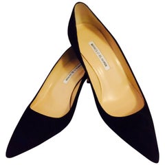 Manolo Blahnik Black Suede Low Pumps With Pointed Toes Size 38 5