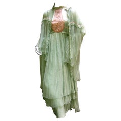 Bill Gibb Seiden-Chiffon-Ensemble. Anfang der 1970er Jahre.