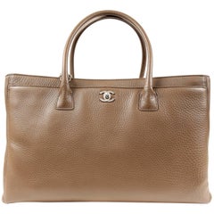 Chanel Elephant Pebbled Leather Cerf Tote 3