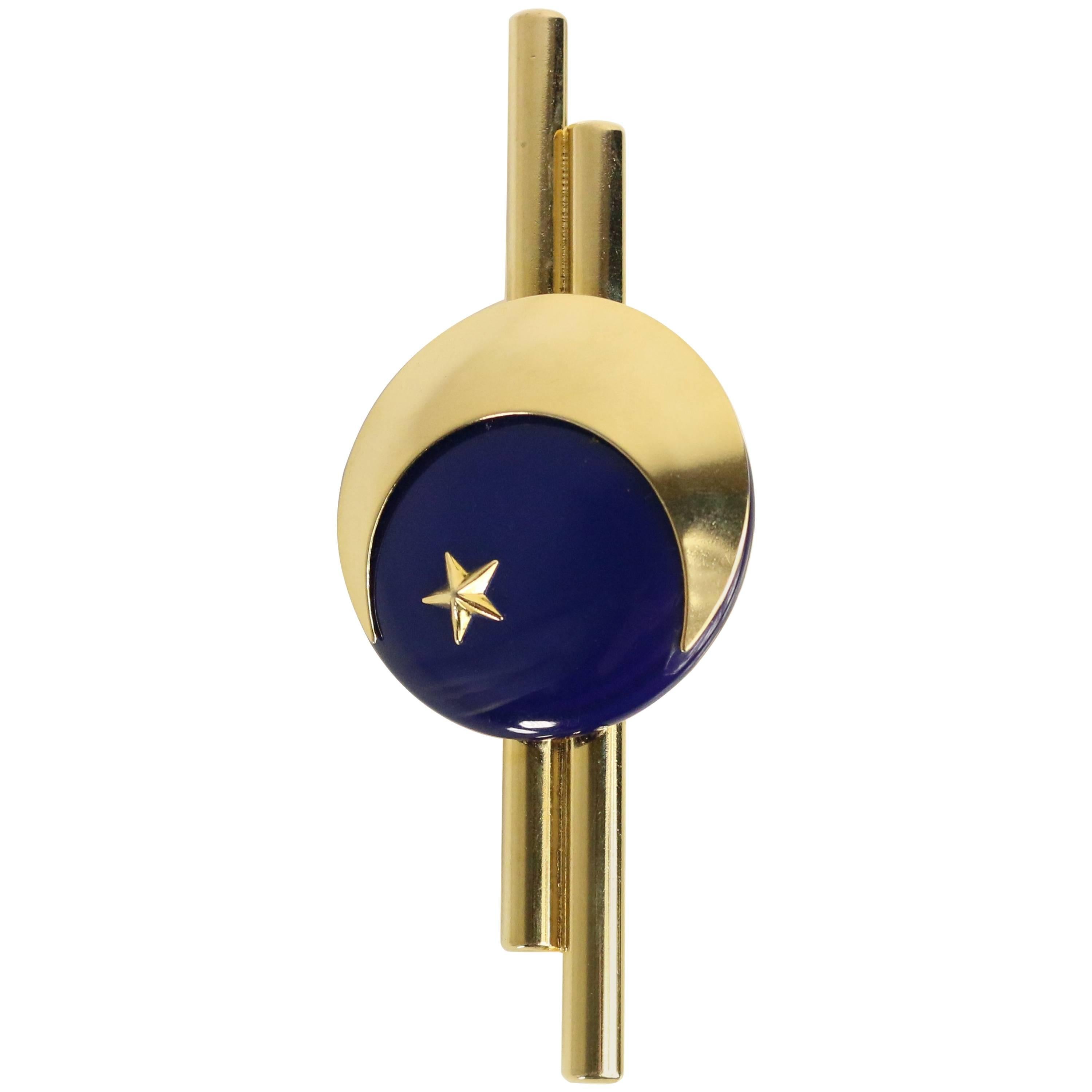 Charles Jourdan Broche étoile bleu marine en métal doré  en vente
