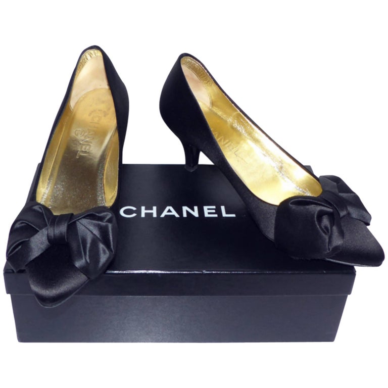 Chanel classique satin evening shoes Black satin / RARE / LIKE NEW at