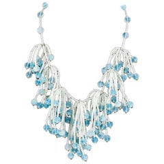 Collier de perles en verre dépoli blanc et bleu , Langani , Allemagne  années 60