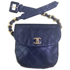 Vintage CHANEL dark navy leather waist purse, fanny pack with golden chain belt. 10