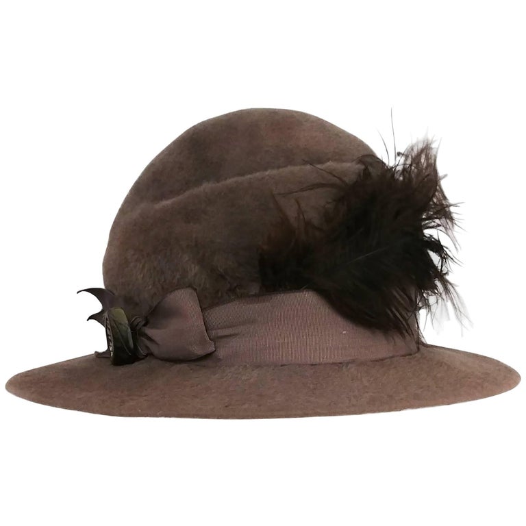 Edwardian Round Fur Felt Hat w/ Feather For Sale