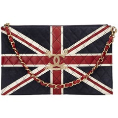 2000er Chanel Union Jack Pouch aus marineblauem Wildleder, rotem und weißem Lammfell