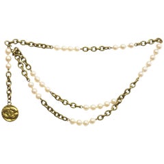 Chanel Vintage 1994 Goldtone and Pearl Chain-link Belt w/ CC Medallion 12