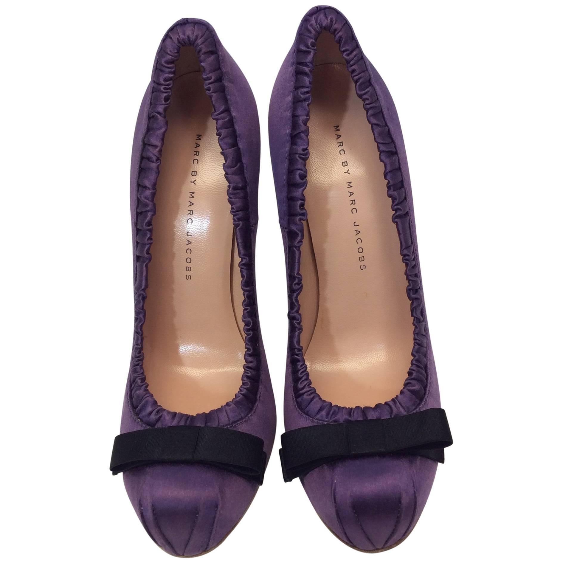 Marc by Marc Jacobs Purple Satin Pumps with Black Bow Detail For Sale