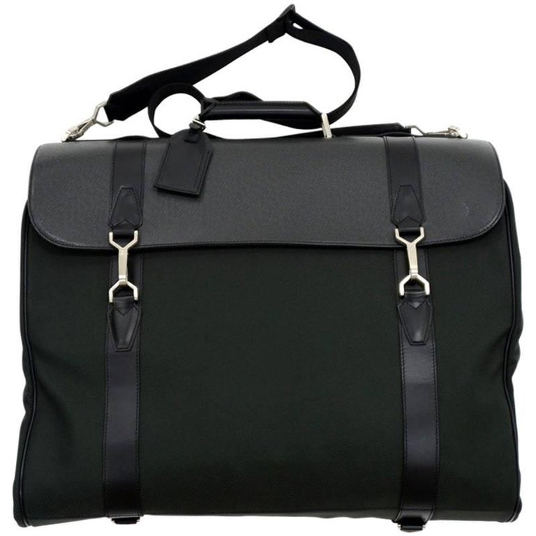 Louis Vuitton Portable Gibeciere Ardoise Taiga Leather Large Garment