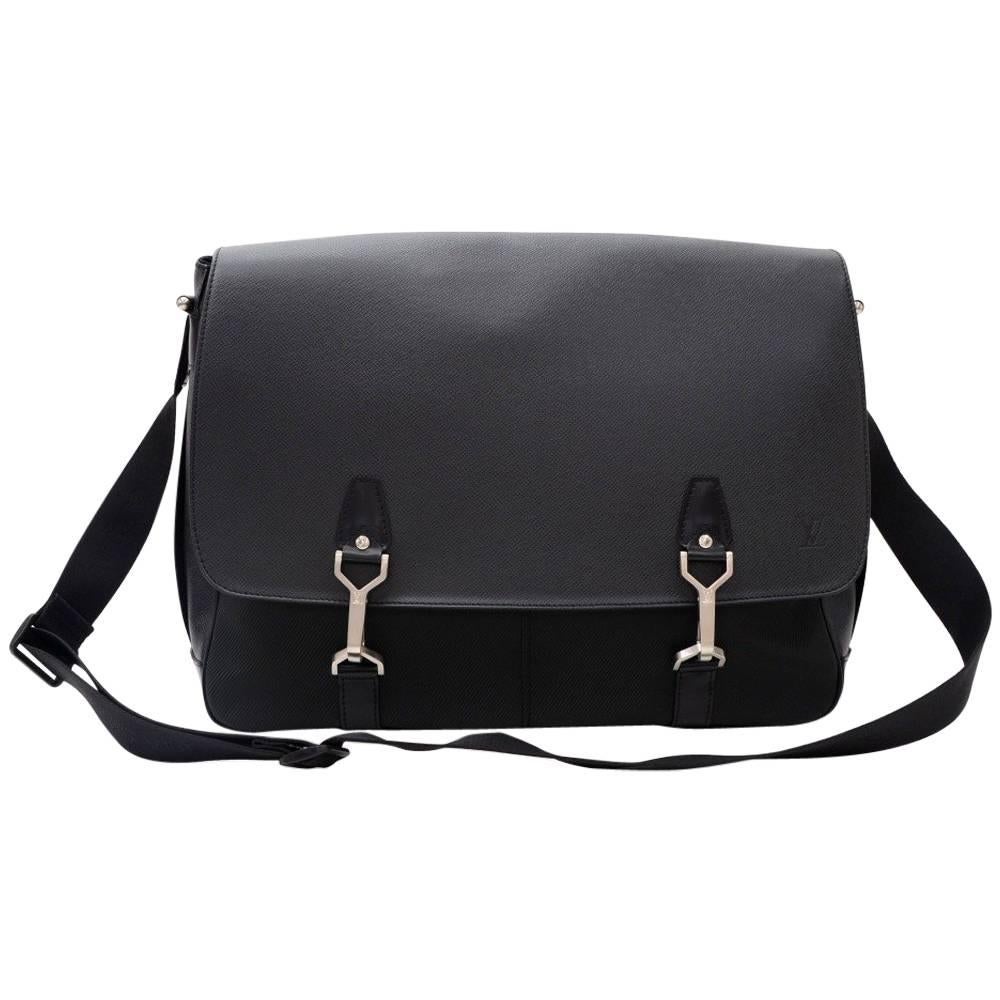 Louis Vuitton Dersou Black Ardoise Taiga Leather Large Messenger Bag