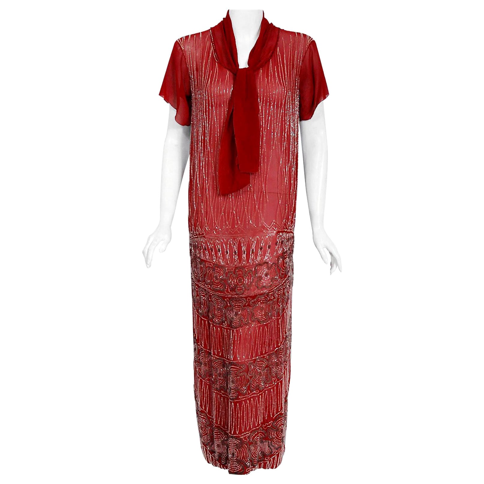 Robe de soirée vintage couture rouge bourgogne perlée en soie transparente avec nœud de foulard, années 1920