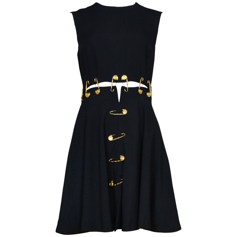 Iconic Gianni Versace Safety Pin Mini Dress Runway 1994 at 1stDibs | versace  safety pin dress for sale, mikey safety pin dress, the runway the versace  safetypin is