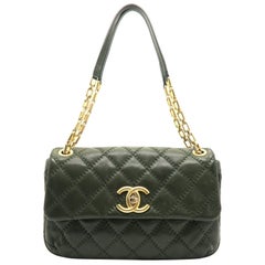 Chanel Green Quilting Calfskin Leather Gold Metal Chain Shoulder Bag