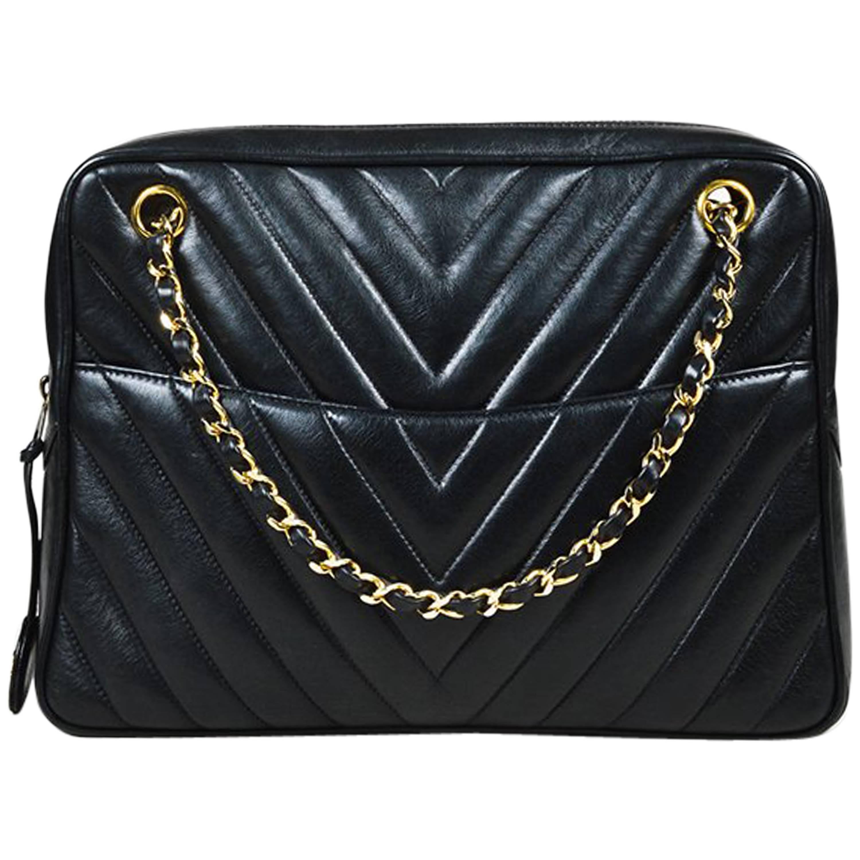 VINTAGE Chanel Black Lambskin Leather Chevron Quilted Shoulder Bag For Sale