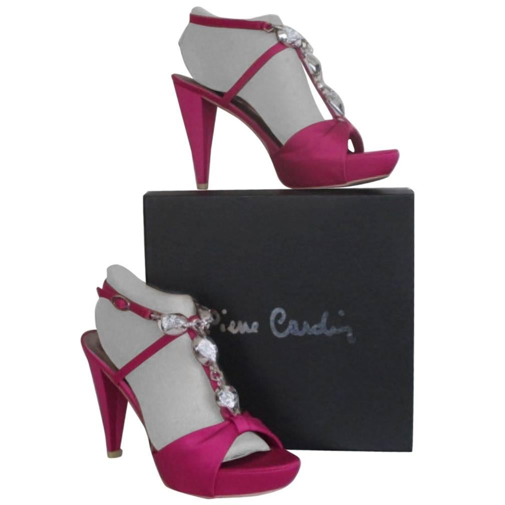 Pierre Cardin - Chaussures à talons compensés fuchsia, neuves, en stock ancien en vente