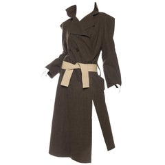 1990er VIVIENNE WESTWOOD Olivgrüner asymmetrischer Anglomania-Trenchcoat aus Wolle Wi