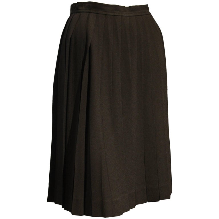 1990s Saint Laurent Black Rayon Crepe Pleated Knee-Length Skirt For Sale