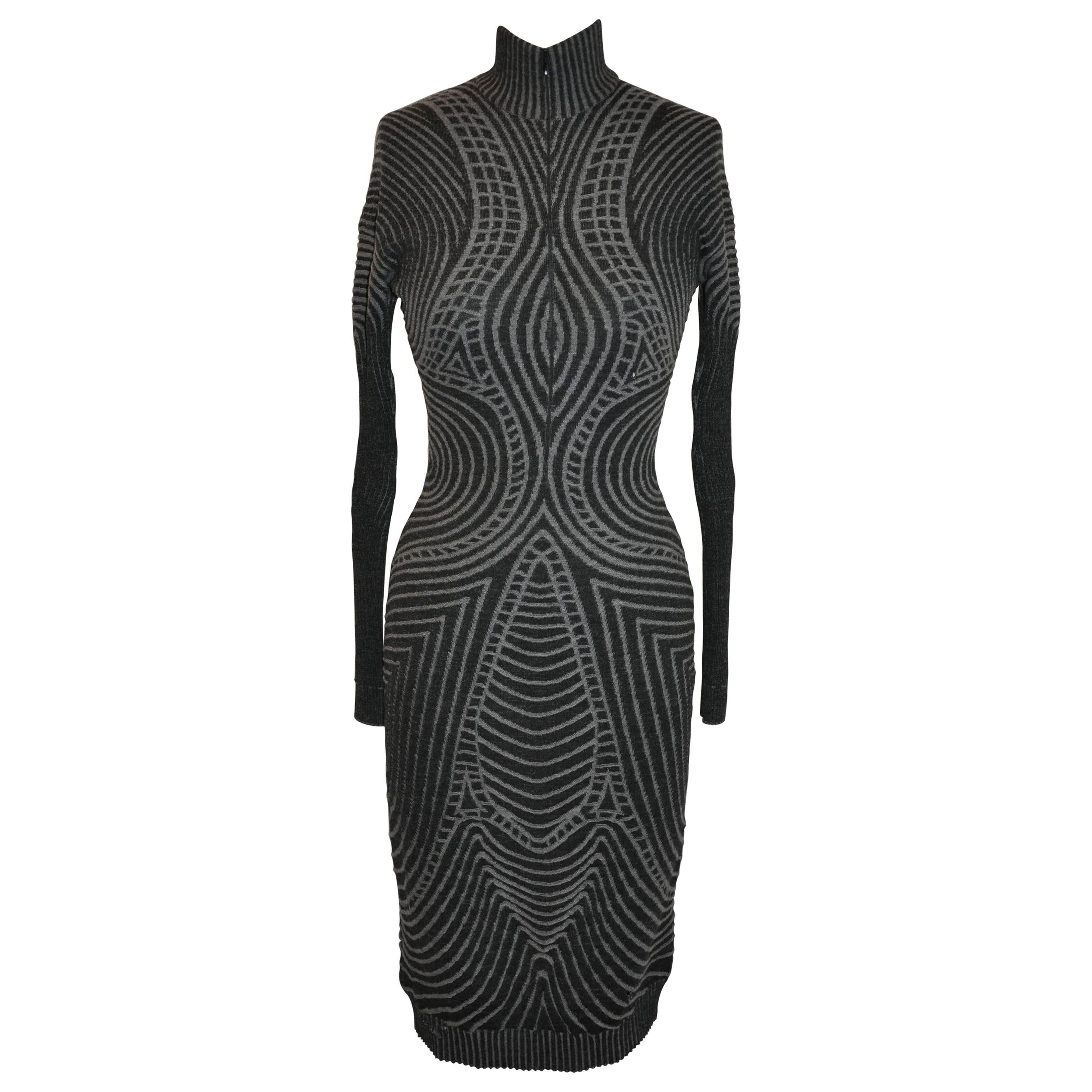 Alexander McQueen Holzkohlefarbenes & graues abstraktes Body-Hugging-Kleid mit hohem Ausschnitt