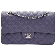 2011 Chanel Lavendel gesteppt Lammfell Medium Classic Double Flap Tasche