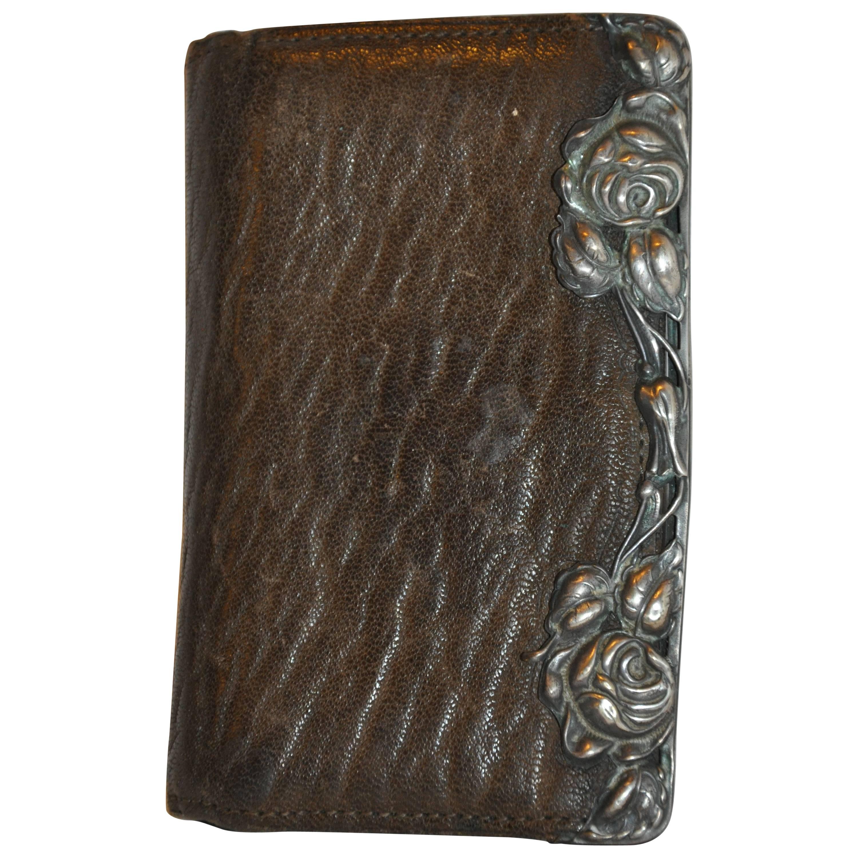 BuffaloSkin Brieftasche mit floralen Sterlingsilber-Akzenten und Wirbeln im Angebot