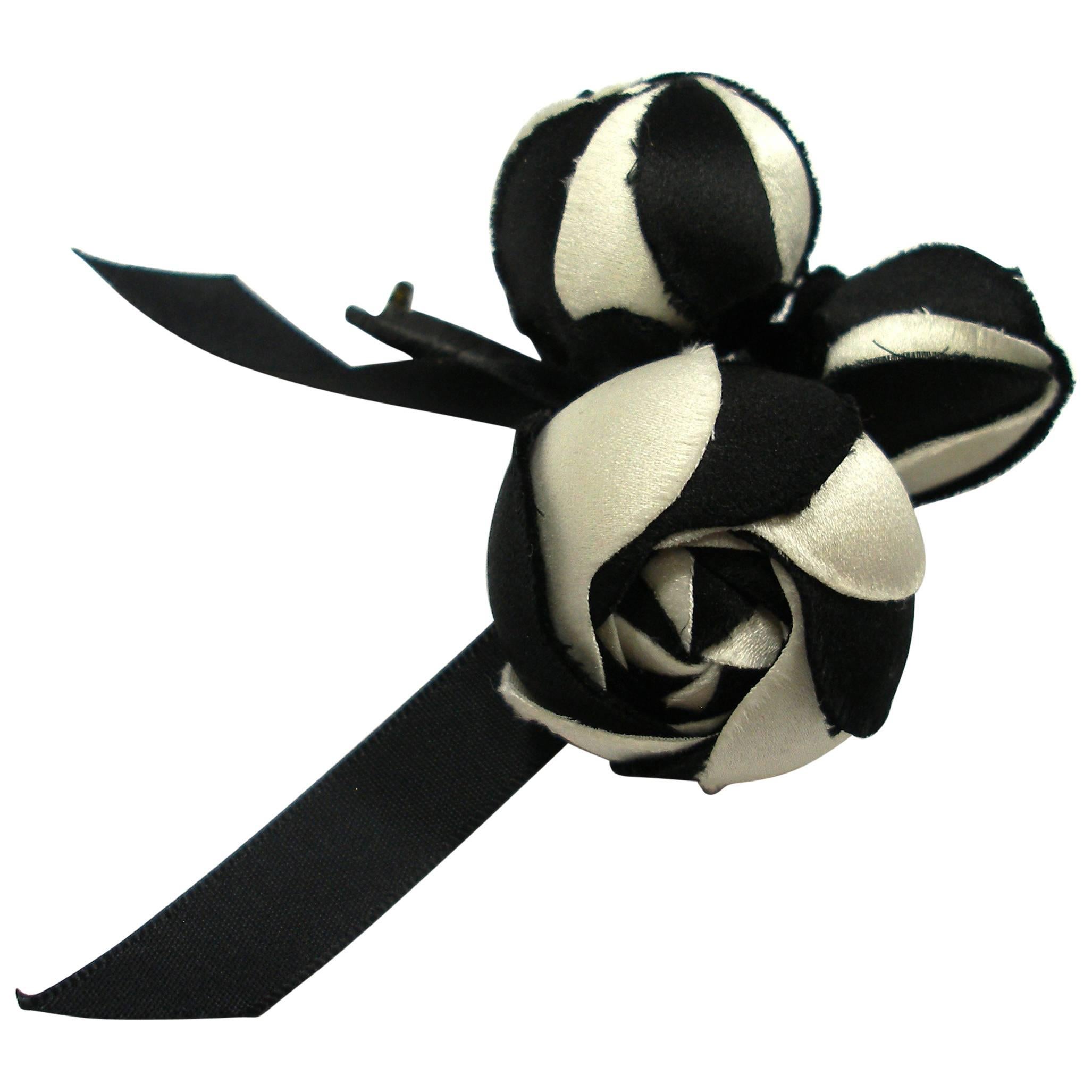 1980's Chanel Camellia Flower Black and white silk Brooch / Excellente Condition