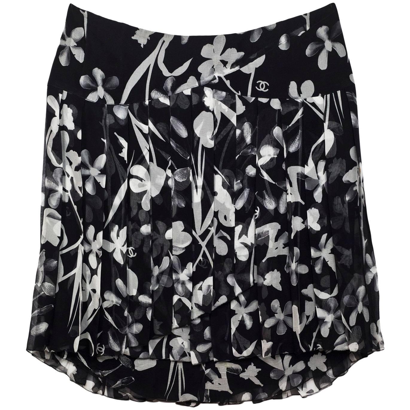 Chanel Black & Grey CC Floral Silk Pleated Skirt Sz FR44