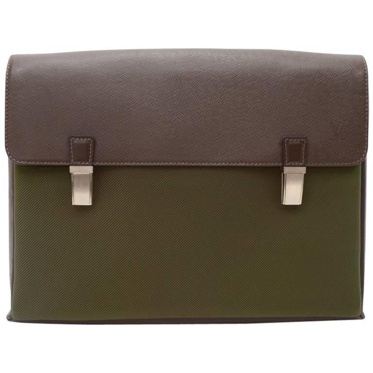 Louis Vuitton Saratov Messenger GM Brown Taiga Leather Document Shoulder Bag 
