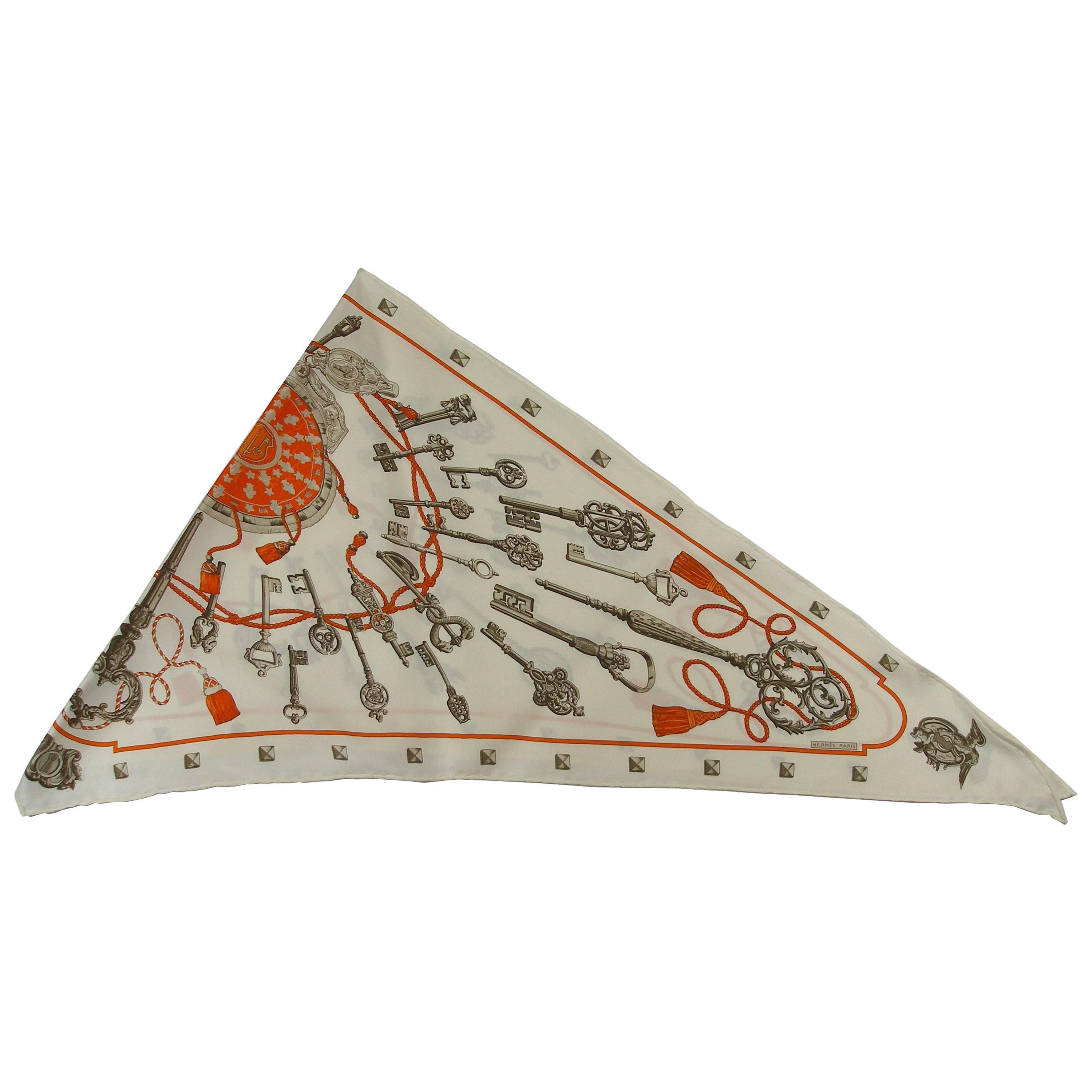  Hermes Silk Scarf Triangle Les Clefs Créme Grey Orange / EXCELLENTE CONDITION 