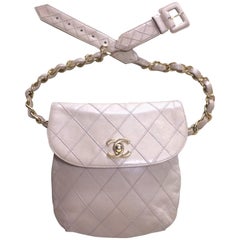 Retro CHANEL beige waist purse, fanny pack, hip bag with golden CC and chain.