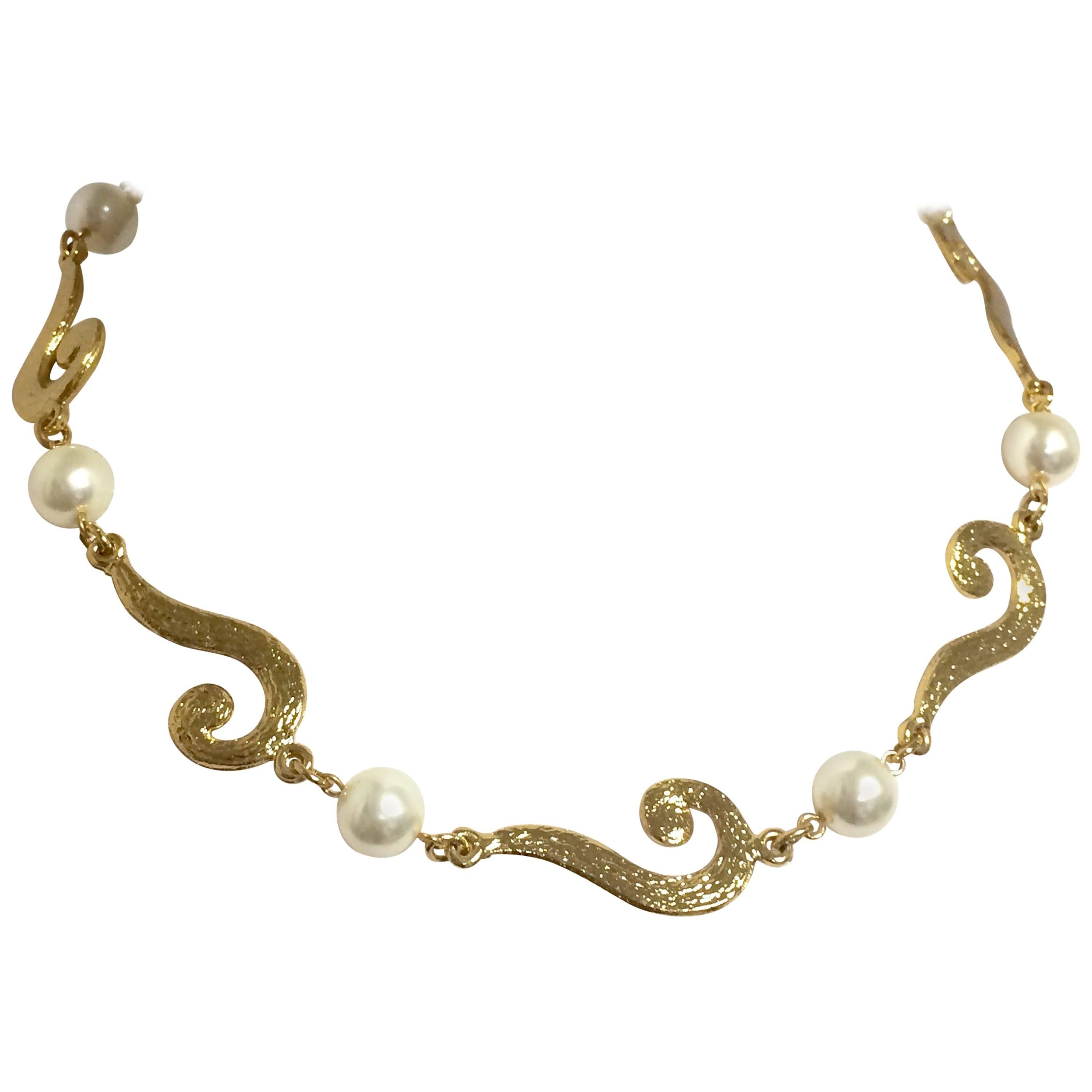 MINT. Vintage Moschino chain necklace with golden question marks and faux pearls For Sale