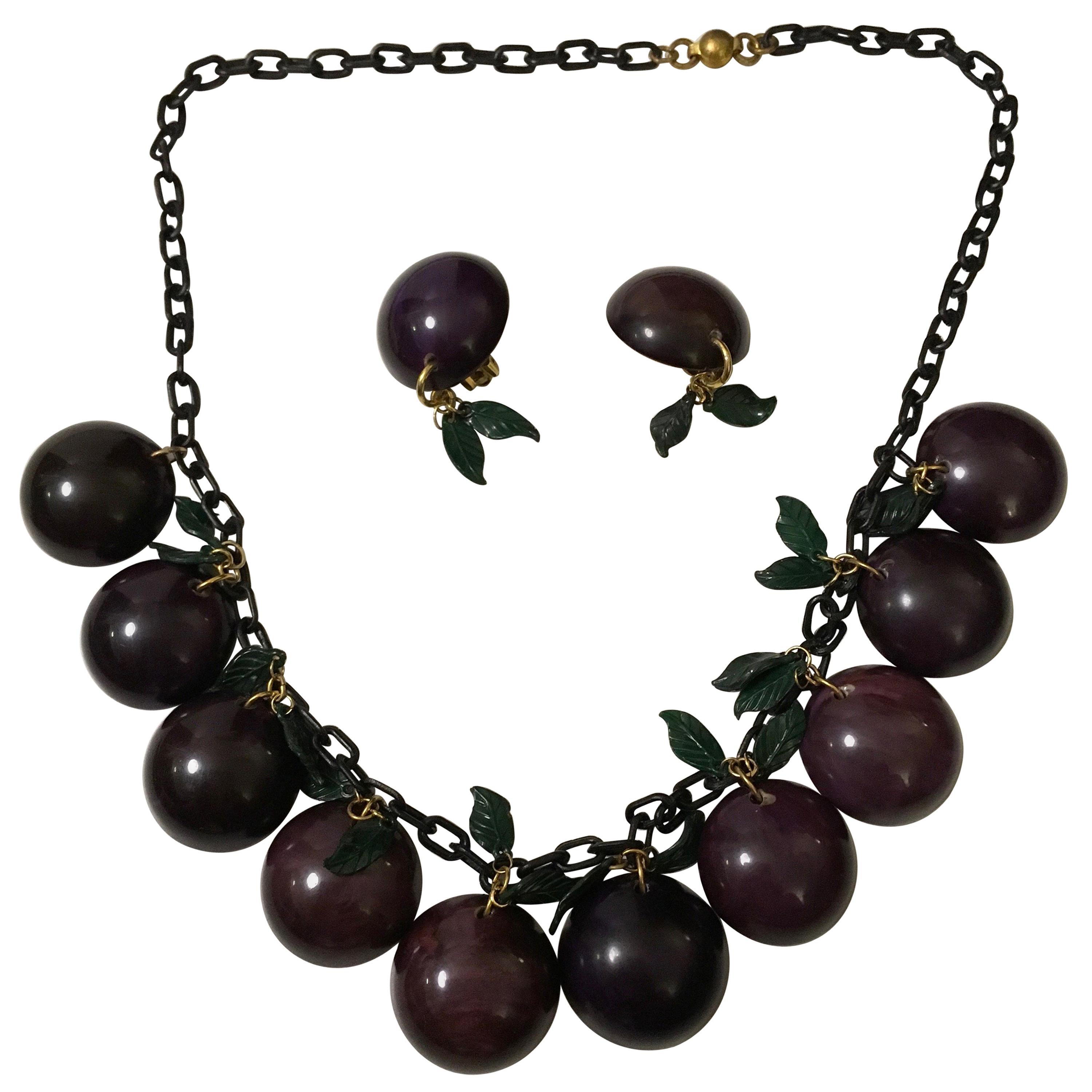  Bakelite Necklace Grape with Matching Earrings Jan Carlin For Sale