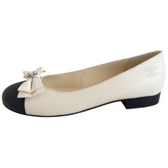 Chanel White Ballerina Flats With Black Toe Sz 37.5 5