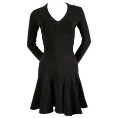 Azzedine Alaia Schwarzes Skaterkleid mit V-Ausschnitt und langen Ärmeln, 1990er Jahre