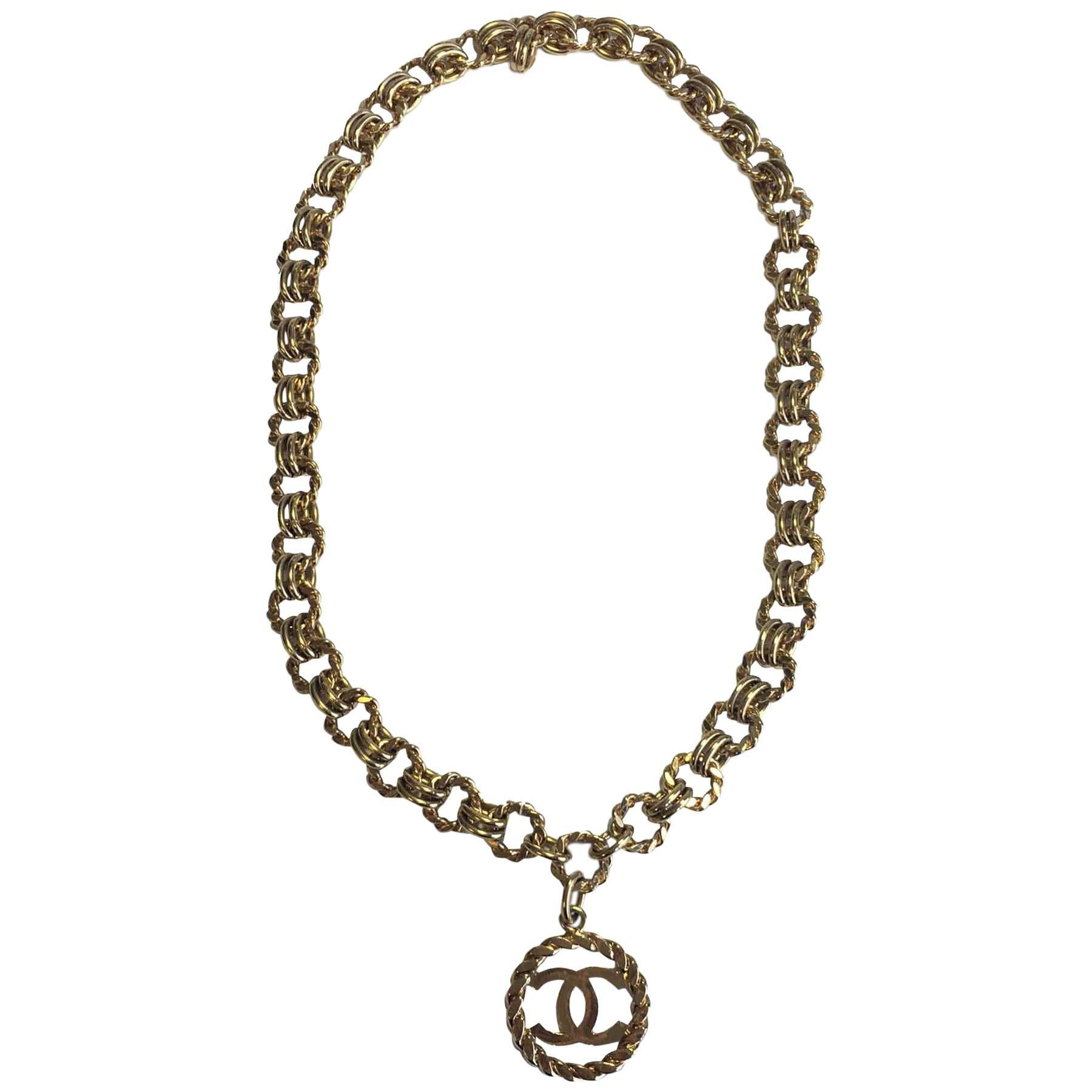 Vintage CHANEL Pendant Necklace in Gilded Metal