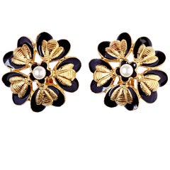 Rare Chanel 1980s flower Design Earrings with Pearl Detail 2