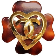 Vintage CHANEL plastic marble brown flower petal brooch with golden heart CC.