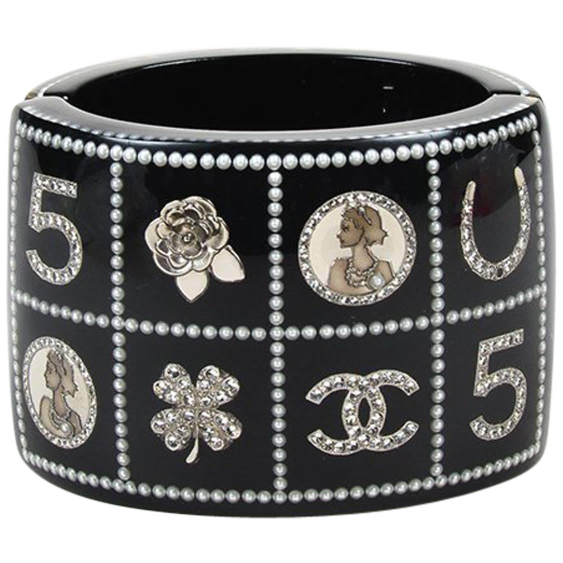 Chanel 14C Black Quilted Faux Pearl Logo "Lucky Charms" Bracelet For Sale