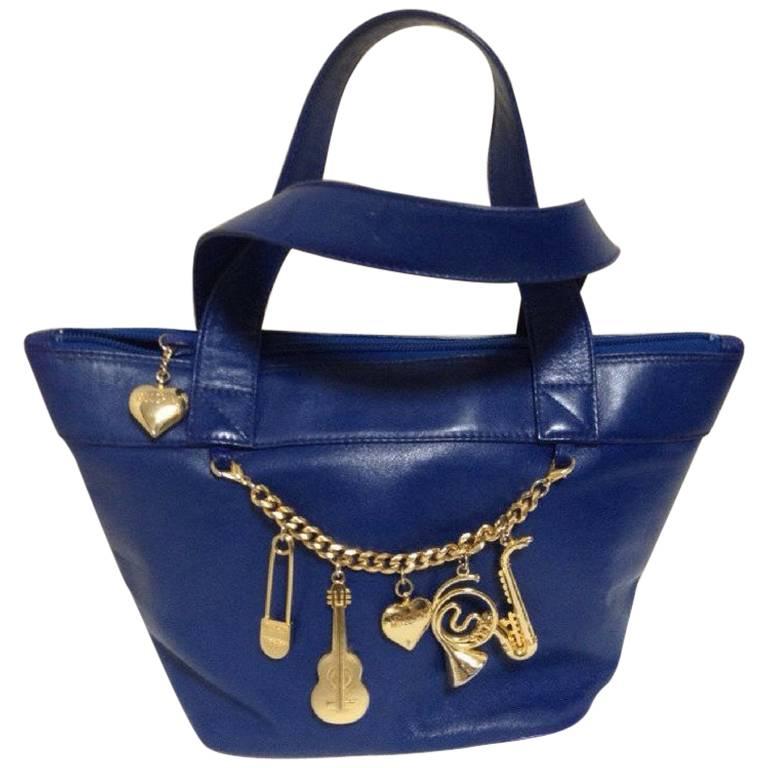 Vintage Moschino navy blue leather classic tote bag with golden dangling charm. For Sale