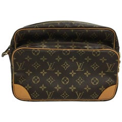 Louis Vuitton Monogram Canvas LVXNBA Nil Messenger Bag at 1stDibs