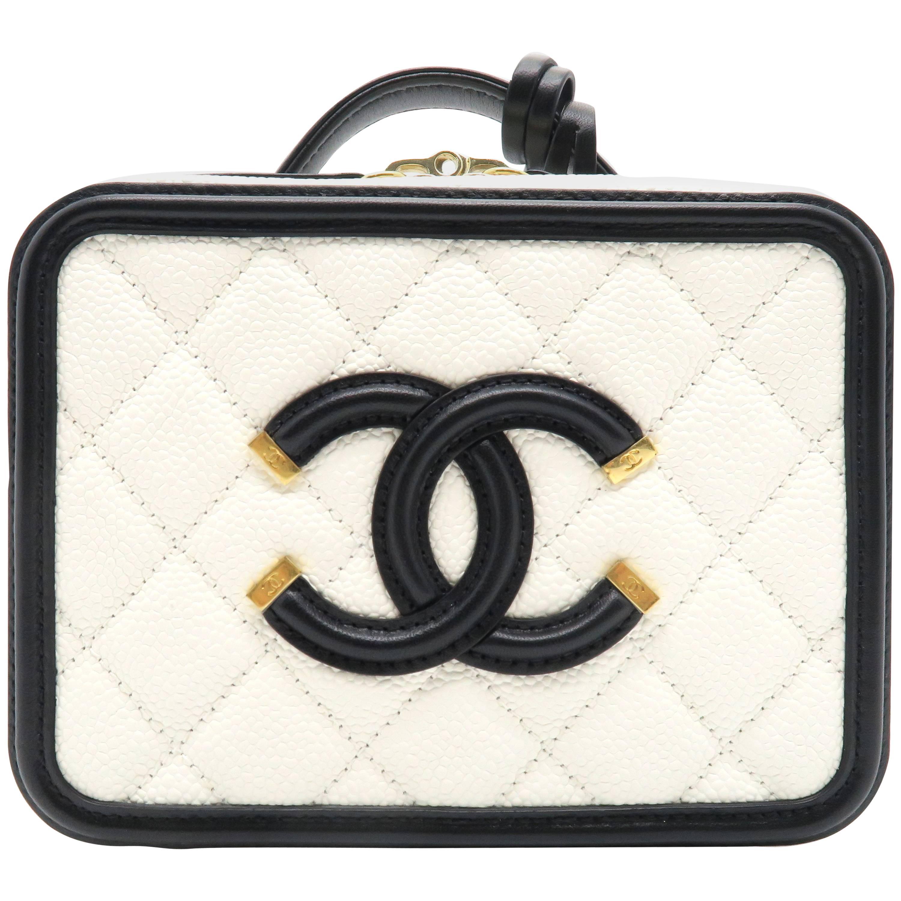 Chanel White Quilting Caviar Leather Gold Metal Shoulder Bag For Sale