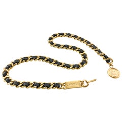 1994 Runway Chanel Chunky Black Leather and Gilt Chain Belt / Necklace 1