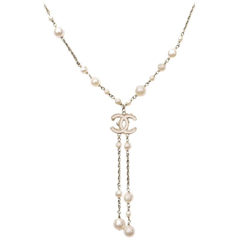 Chanel Faux Pearl Lariat CC Necklace For Sale at 1stDibs